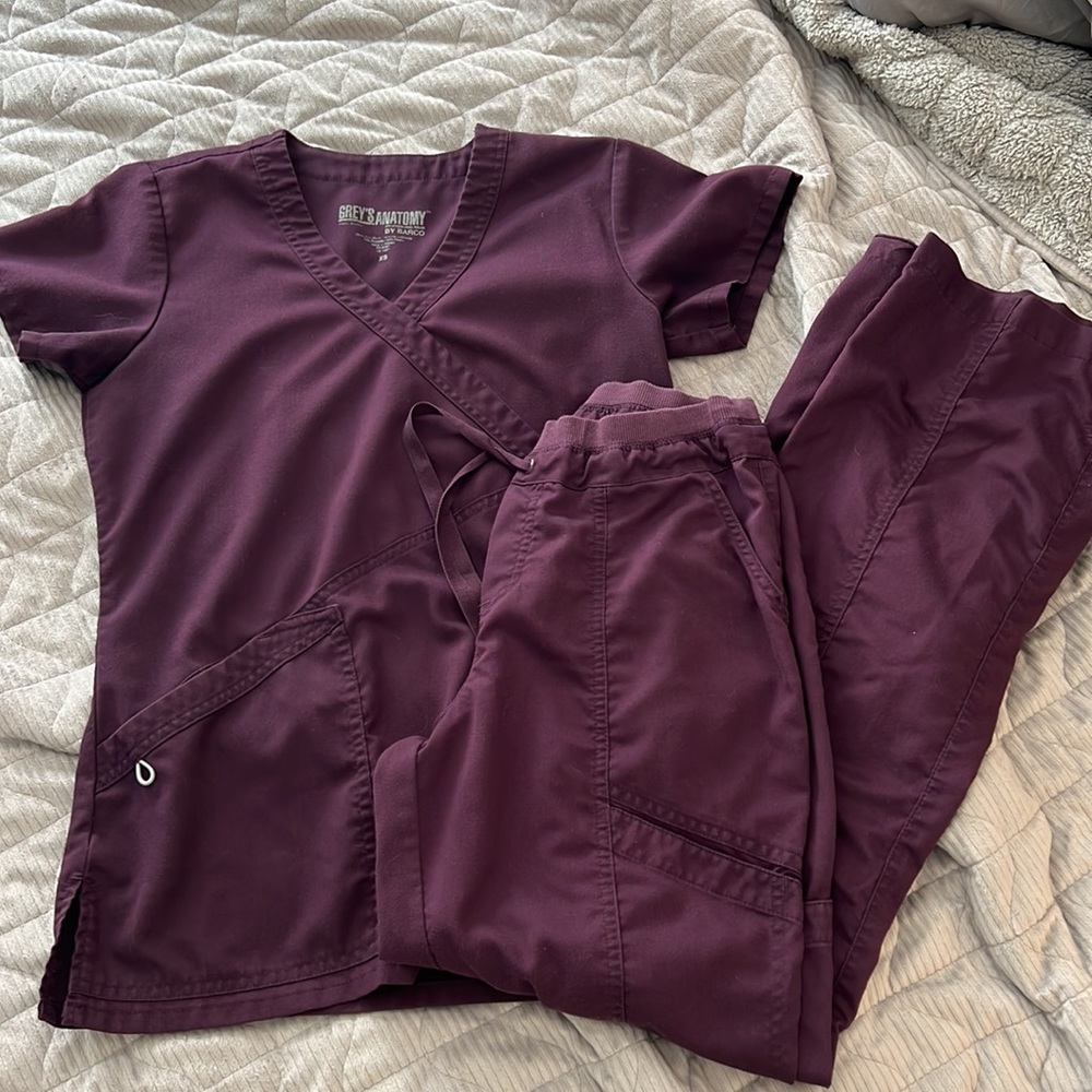 Grey’s Anatomy Dark Purple Scrub Set Size XS